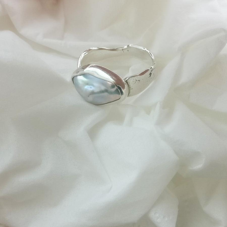 Organic Shapes - Pearl ring